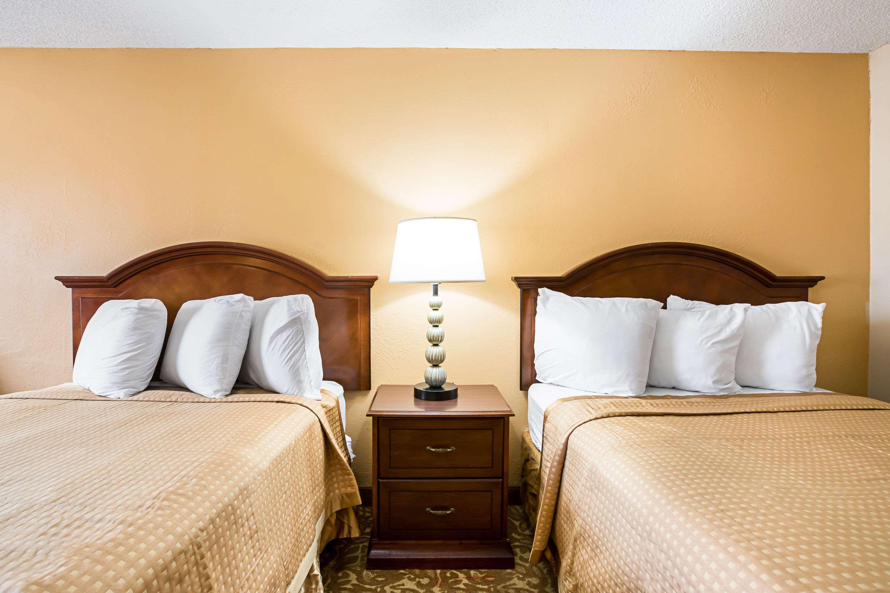 Rodeway Metro Airport Inn 2*